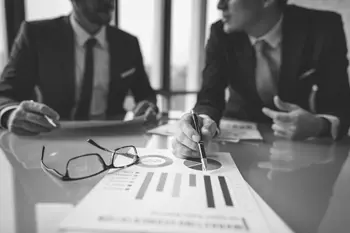 Strategic advisory discussion among senior executives